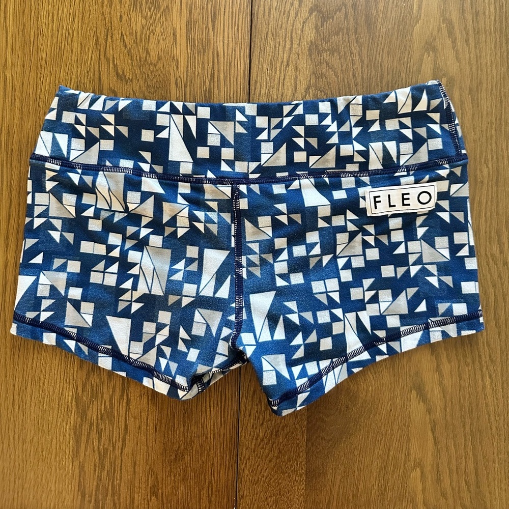 FLEO - GEOMETRIC TRIANGLE